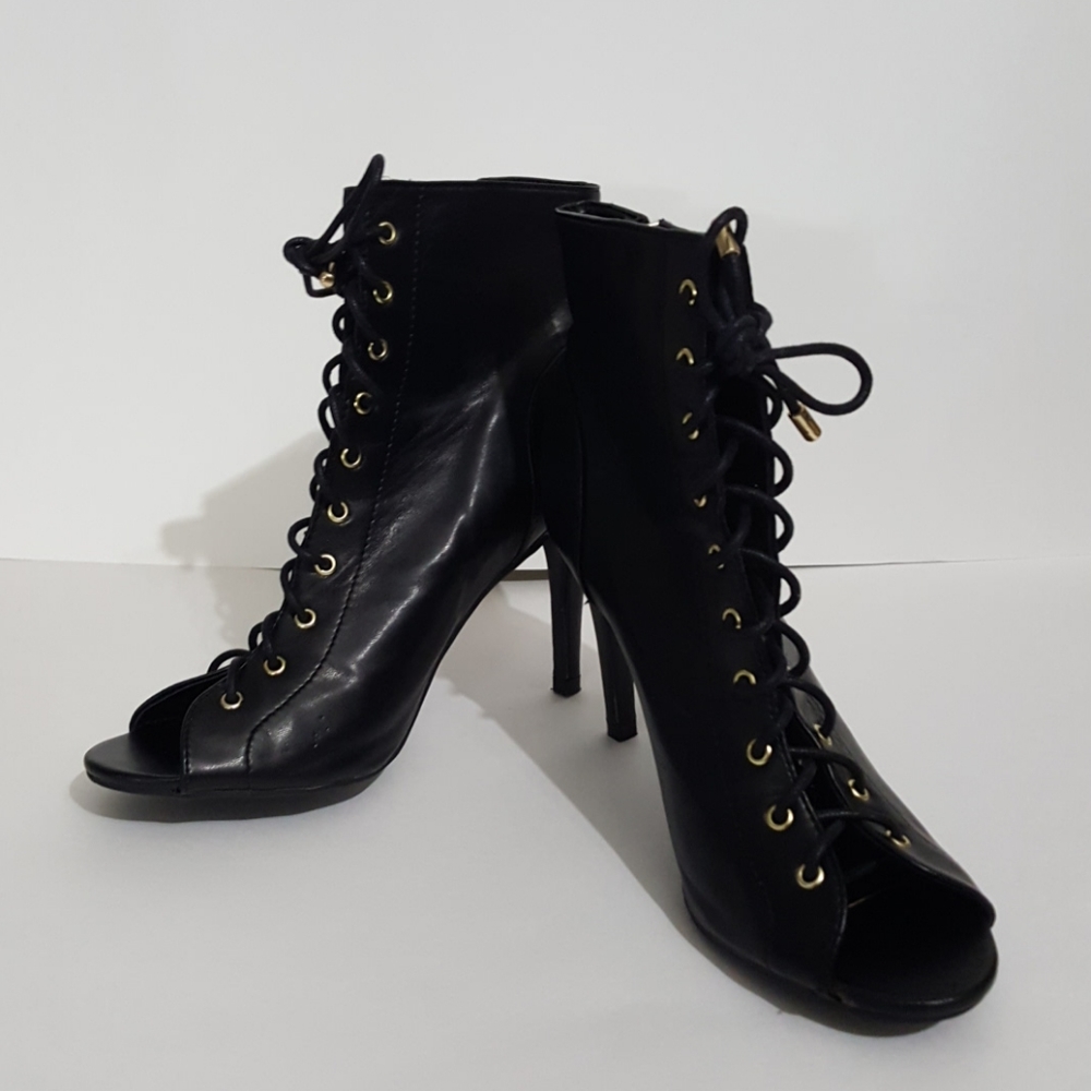 Black lace up heeled shoes